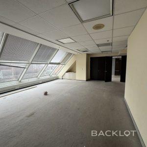 90 Burnhamthorpe Road West FL 16 (Offices)