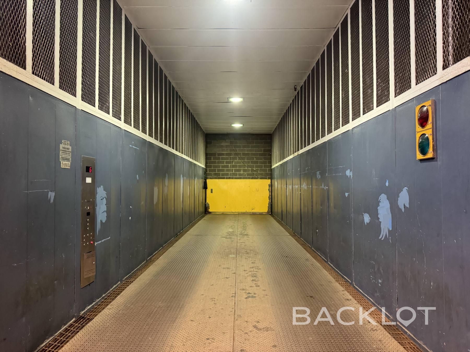 1221 Avenue of the Americas (Loading Docks) - Backlot