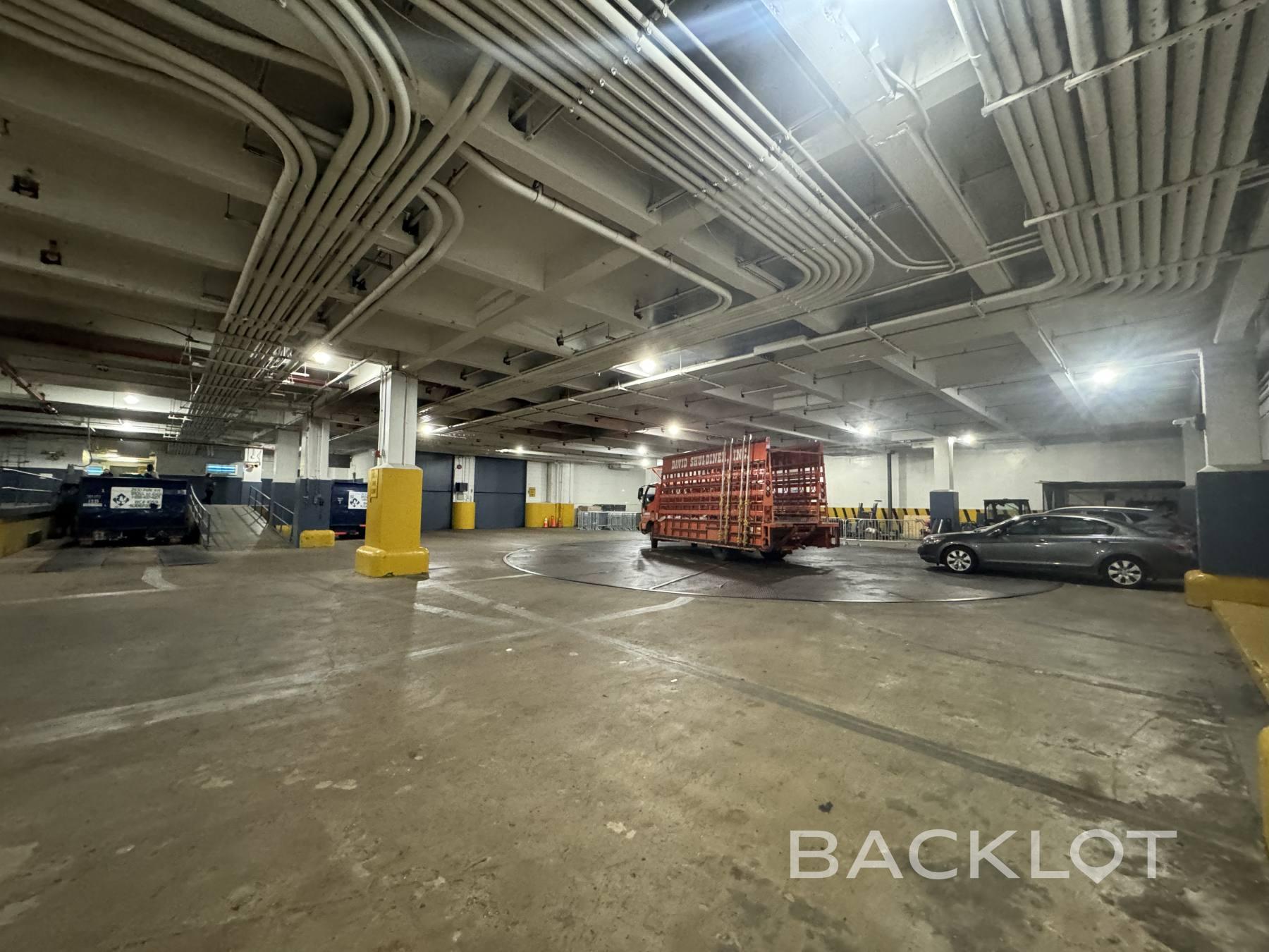 1221 Avenue of the Americas (Loading Docks) - Backlot