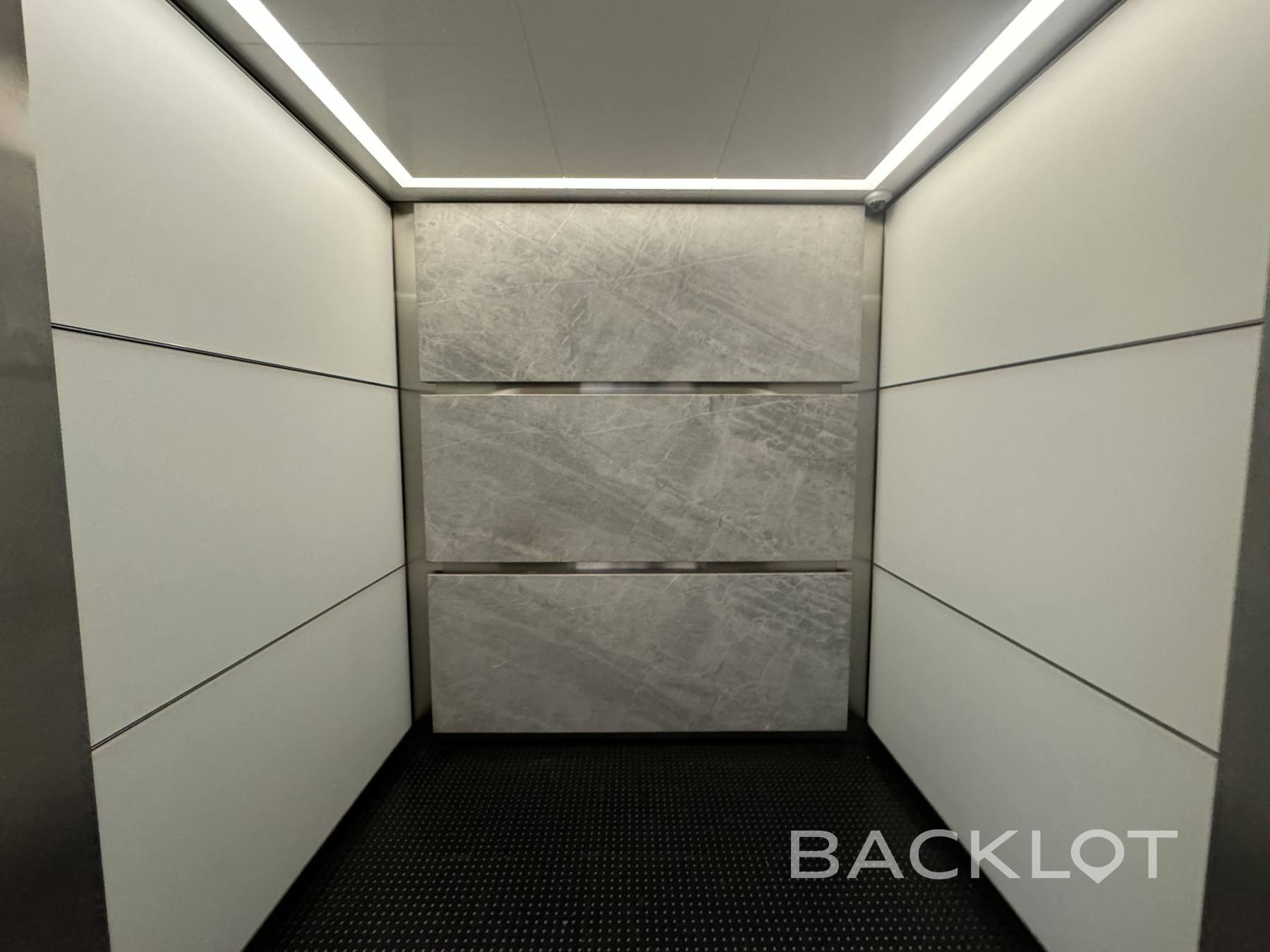 1221 Avenue of the Americas (Loading Docks) - Backlot