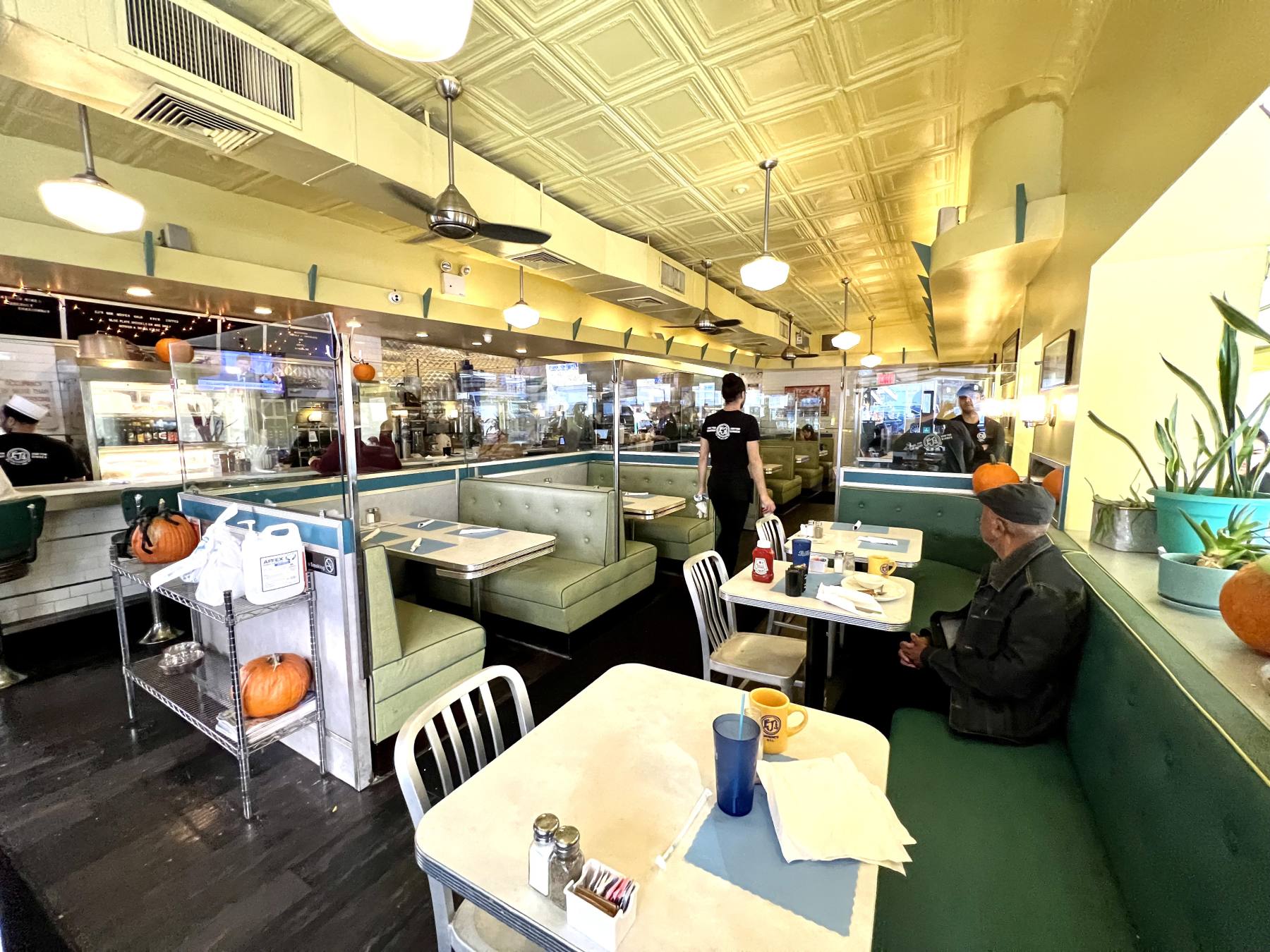 EJ's (Restaurants) Backlot