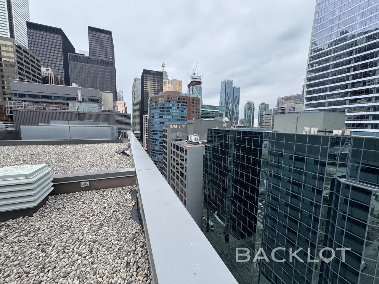 180 Wellington Street West (Roofs) - Backlot