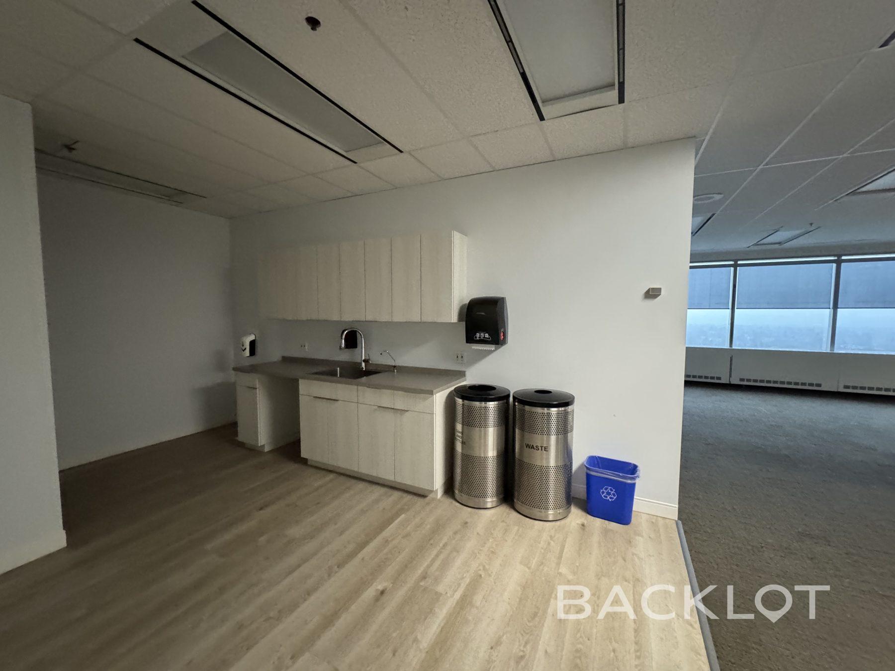 5775 Yonge Street FL 18 (Offices) - Backlot