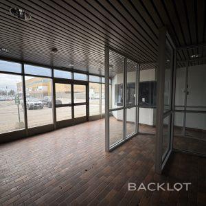 698 Lawrence Avenue West (Lobbies)