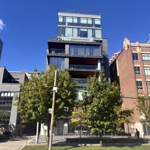 500 Wellington Street W